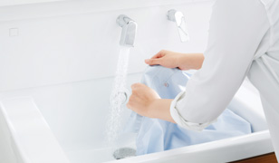 衣類の襟や袖をぬらしたりこすったりする部分洗いがしやすいのイメージ