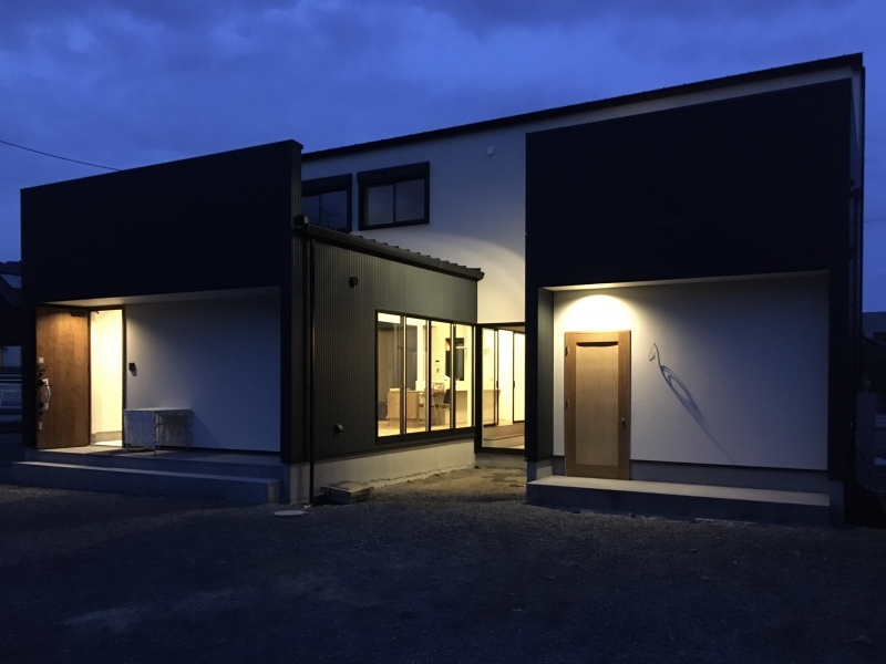 「夜の外観」の画像です。